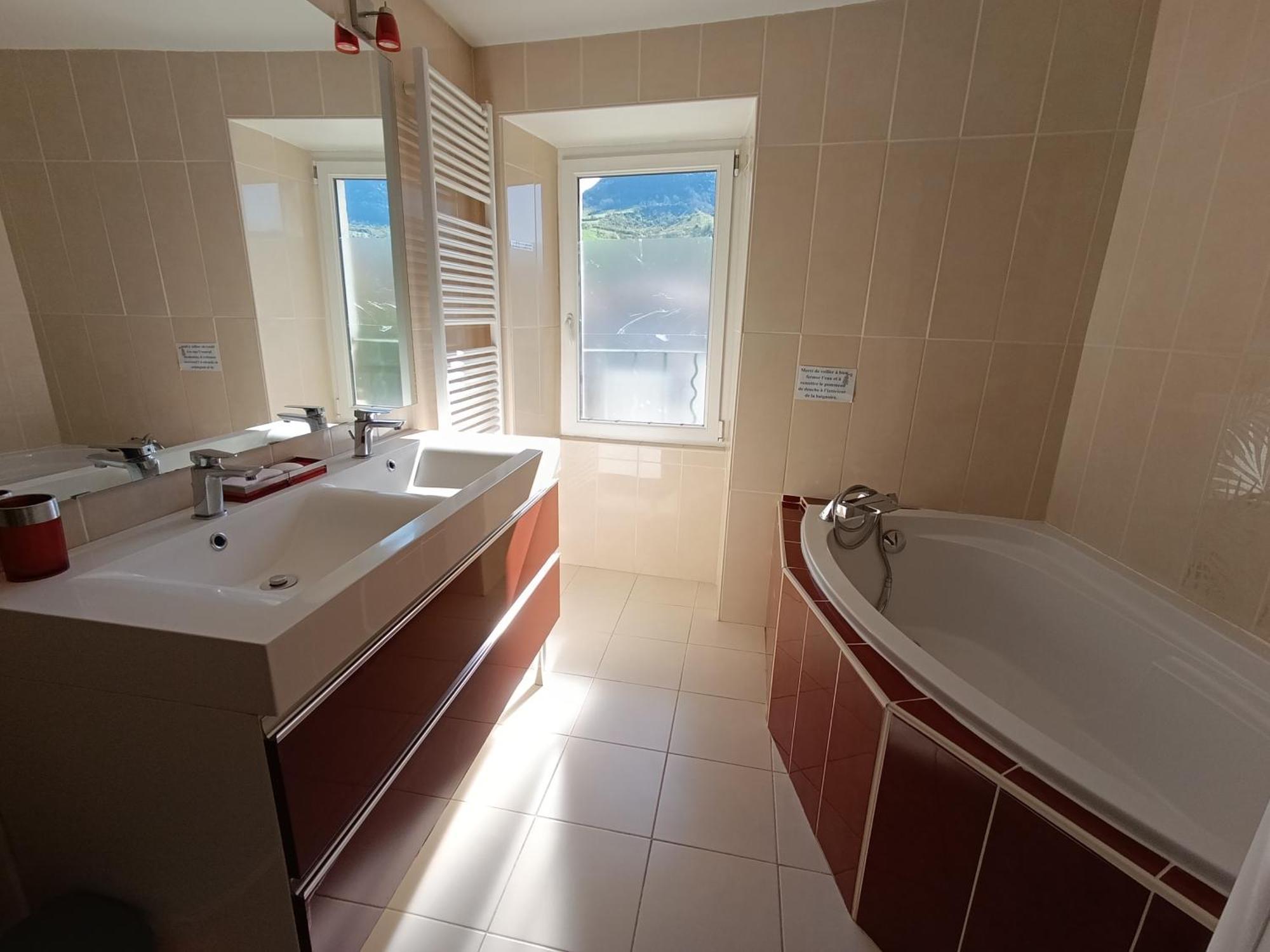 Maison Spacieuse Et Agreable Saint-Georges-de-Luzençon 외부 사진
